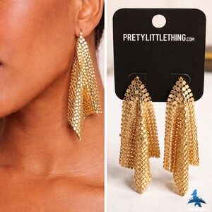 1213 NWT PrettyLittleThing Gold Chainmail Statement Earrings